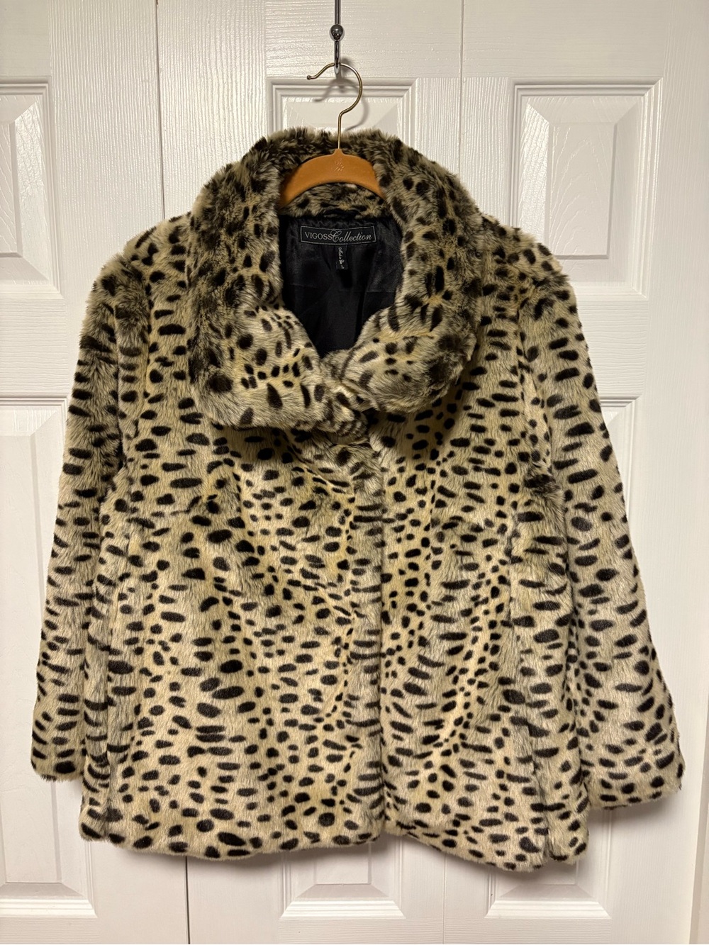Vigoss Collection Faux Fur Leopard Print Jacket - Cream/Black